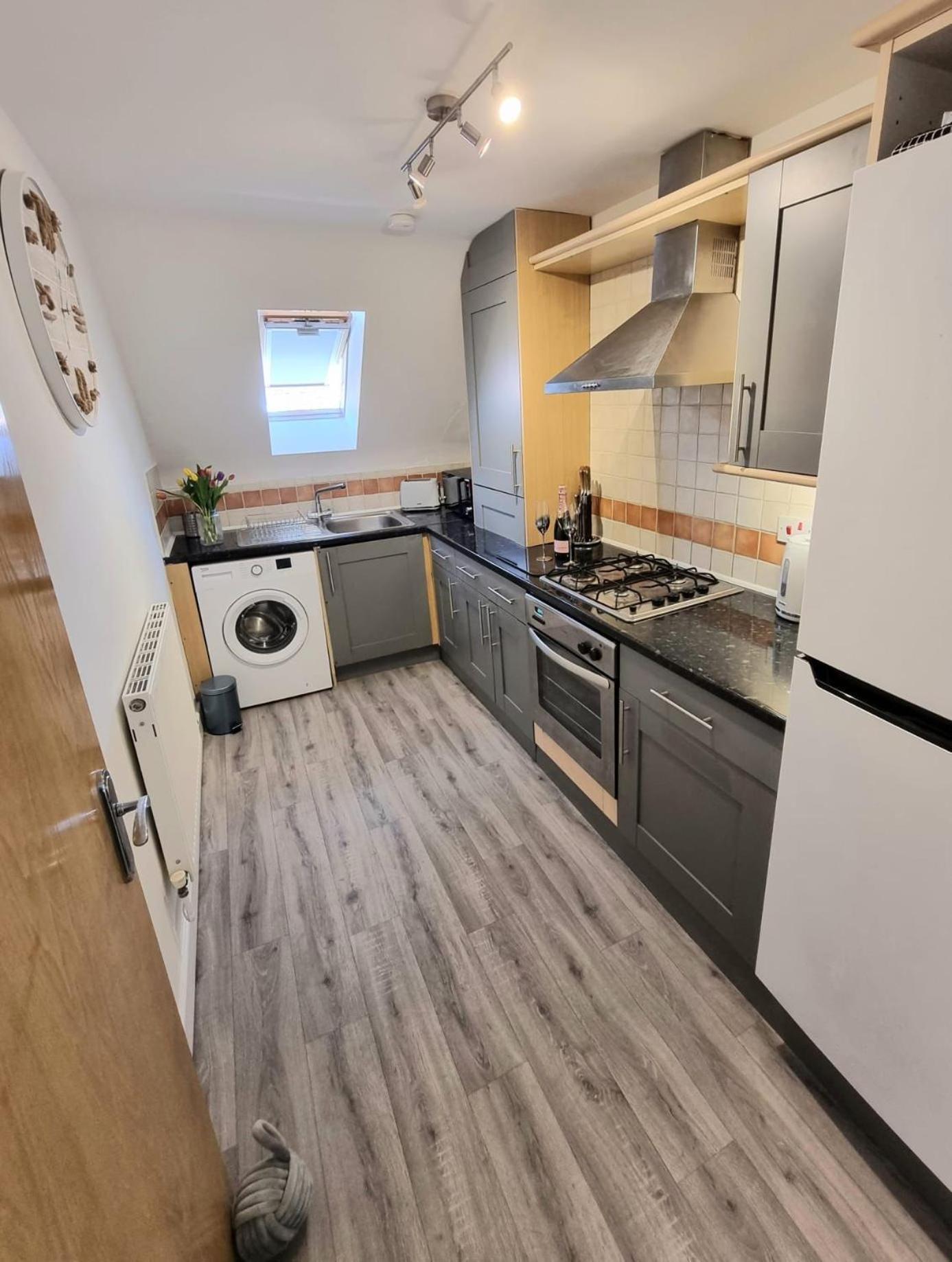 Centrally Located Boscombe Beach Apart With Parking Bournemouth Buitenkant foto
